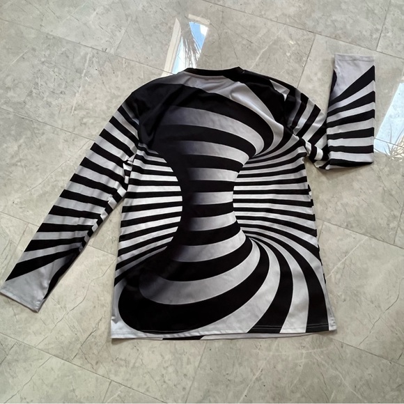 NWOT optical illusion neutral gray white black long sleeve crew neck tee shirt - Picture 4 of 5